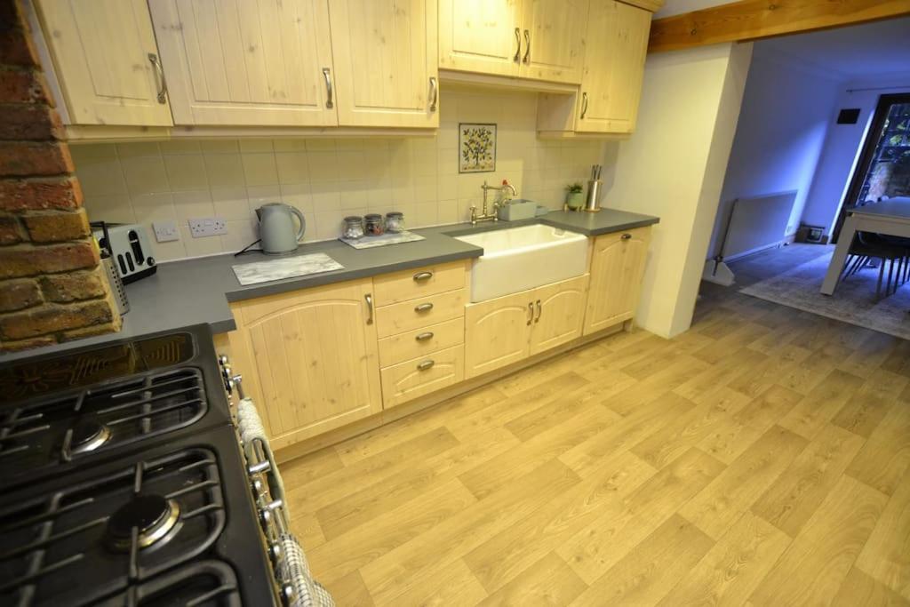Villa The Hive 4 Bed House Pool Table Air-Con Maidstone Exterior foto